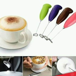 مضرب يعمل بالبطارية لعمل الرغوة