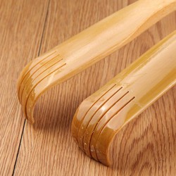 حكاكة ظهر خشب مع عجل دوار للتدليك حكاكة ظهر خشب مع عجل دوار للتدليك