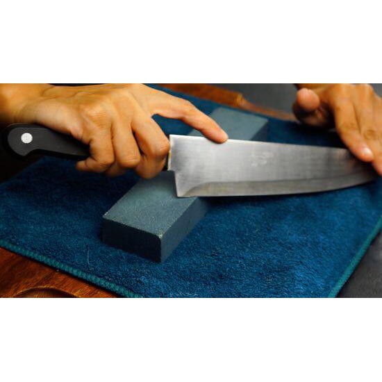 مسن سكاكين حجر وسط