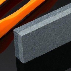 مسن سكاكين حجر وسط