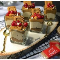 مطيبة حلا زجاج مربع مع قاعدة 8*8سم