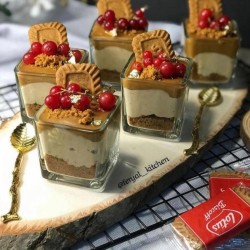 مطيبة حلا زجاج مربع مع قاعدة 8*8سم