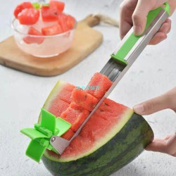 قطاعة بطيخ الى مربعات صغيرة قطاعة بطيخ الى مربعات صغيرة